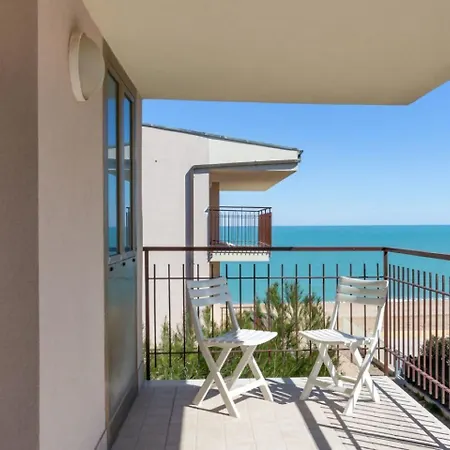 L01 - Trilocale Fronte Mare Con Privata