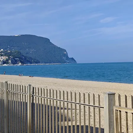 L01 - Trilocale Fronte Mare Con Privata